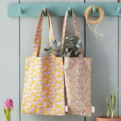 Tilda Creating Memories bag, Spring, Evie Dot White