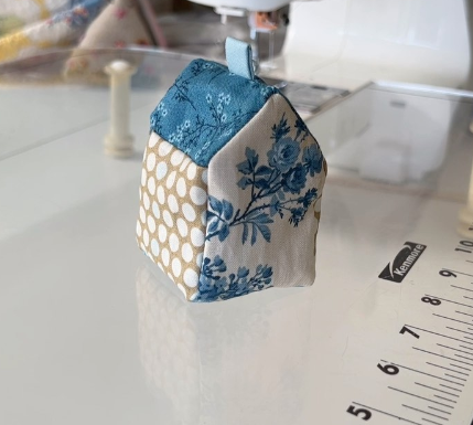 Little Beach House Pincushion PDF (download)